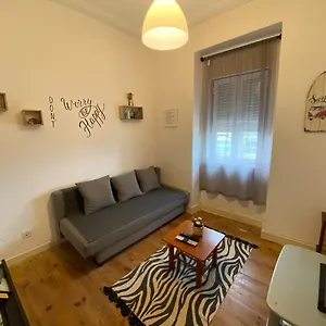 toms-surf-shelter-apartment.hotels-lisbon-portugal.com/